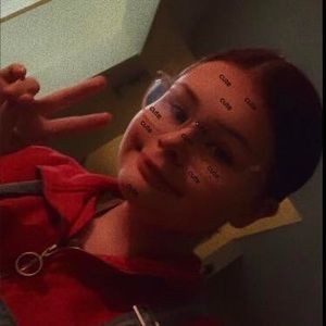 Meet your Posher, Alexis